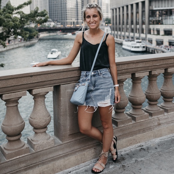 Meet your Posher, Adriana - Picture 3 of 8